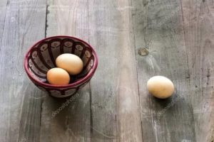 Одно яйцо иногда исчезает