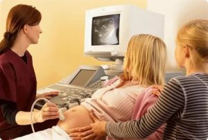 Где лучше делать первый скрининг по беременности?