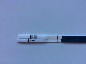 Позитивный тест на беременность при кровянистых выделениях