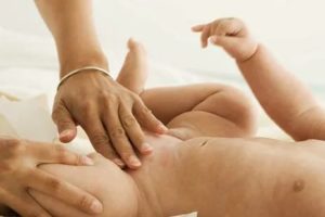 Ребенок трогает половые органы